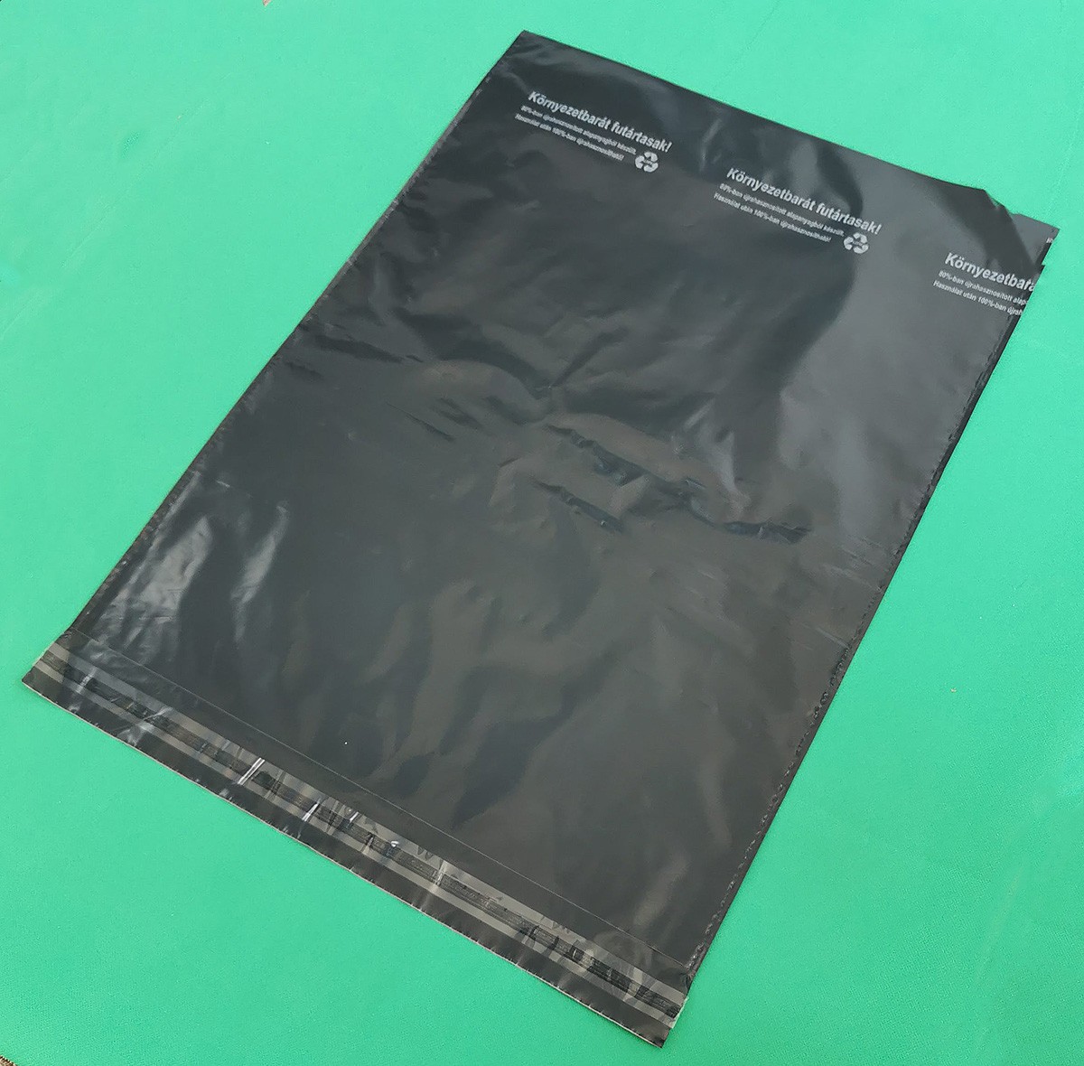 450 x 525 mm-es öko futártasak környezetbarát, újrahasznosított anyagból